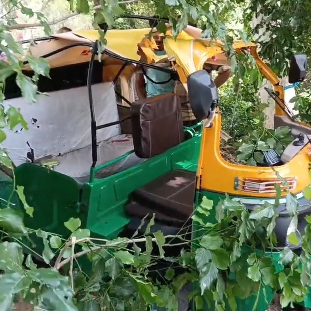 टेंपो-बाइक भिड़ंत में 12 साल की मासूम की मौत:चार महिलाएं गंभीर घायल, तेज रफ्तार के चलते हुआ हादसा