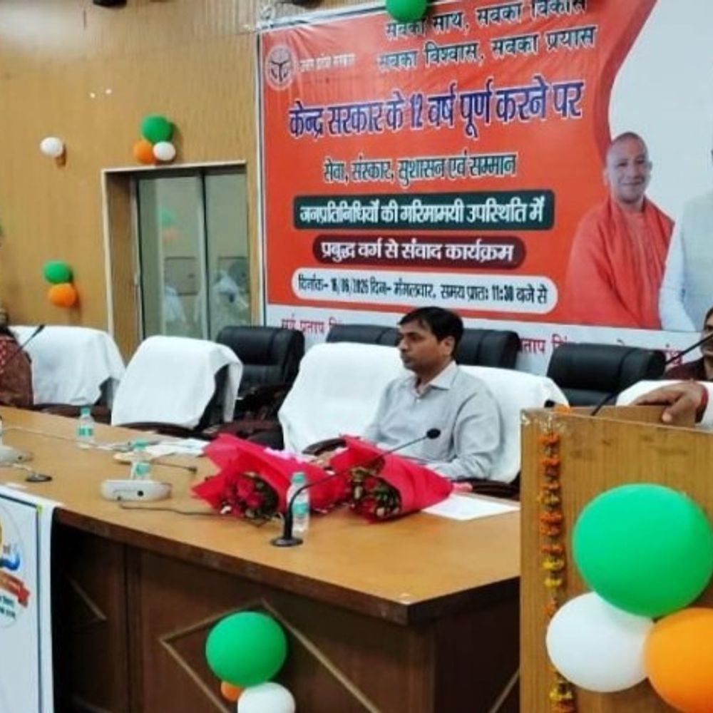 12 साल की उपलब्धियों पर शिक्षकों संग संवाद कार्यक्रम:बोले- शिक्षक ही गढ़ते हैं राष्ट्र का भविष्य, शिक्षा सुधारों पर मंथन