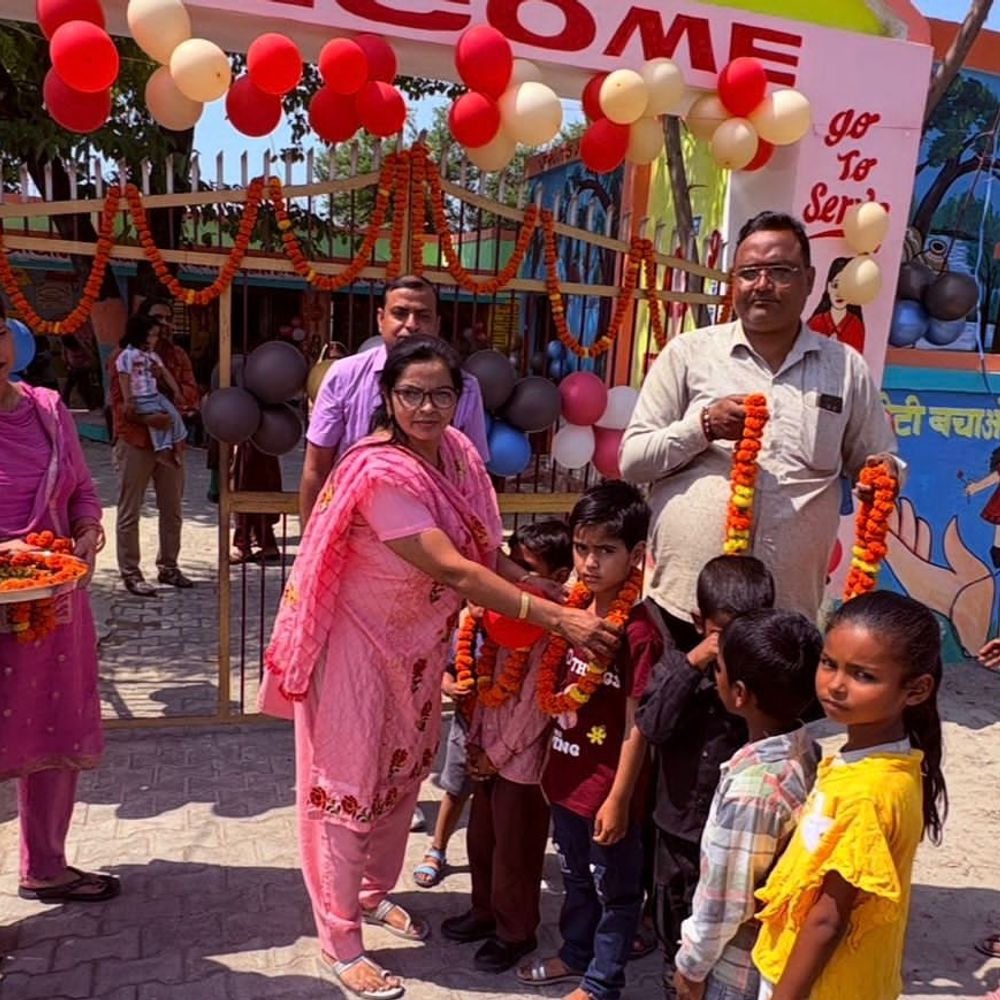 अयोध्या में रोली-टीका से छात्रों का स्वागत:उत्सव के माहौल में खुले परिषदीय विद्यालय, 1.44 लाख से अधिक दाखिले