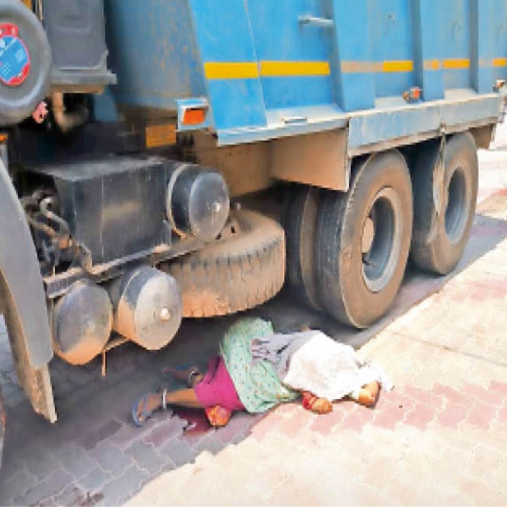 दर्दनाक हादसा:बिना नंबर के डंपर ने महिला को कुचला, मौत, ड्राइवर फरार