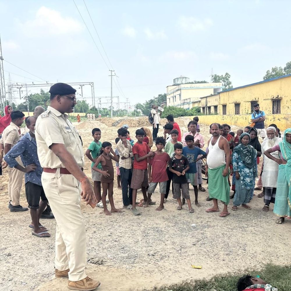 अररिया रेलवे स्टेशन पर अज्ञात व्यक्ति का शव मिला:GRP पहचान में जुटी, पोस्टमार्टम के लिए भेजा गया बॉडी