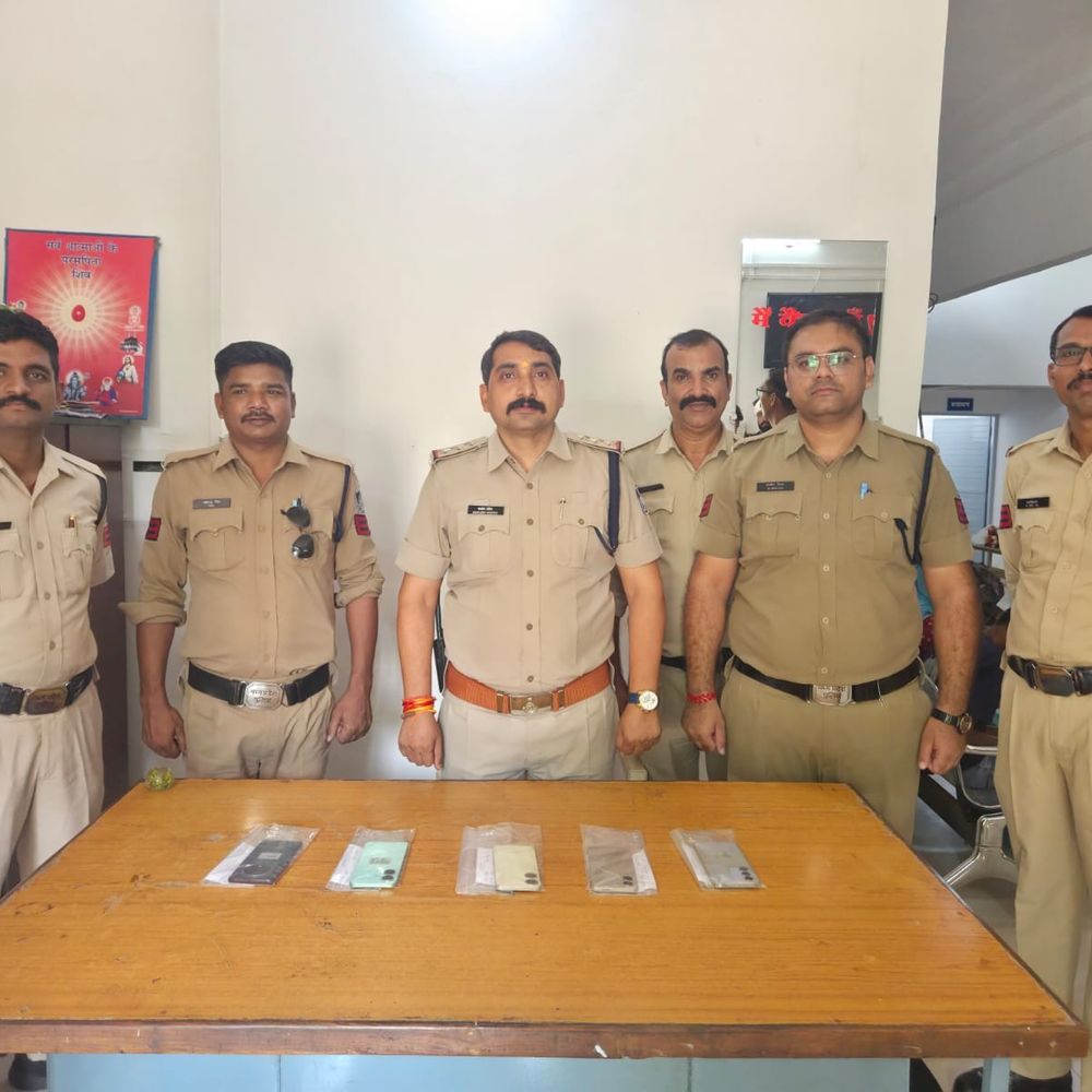 कटनी: गुटखा फैक्ट्री से चोरी 5 मोबाइल बरामद:  जबलपुर से दो नाबालिग दबोचे, 75 हजार के फोन जब्त – Katni News