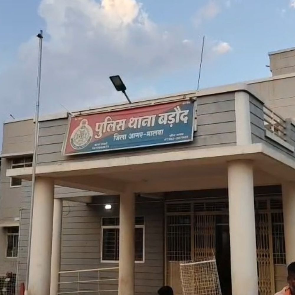 बड़ौद में बिना बताए निकली नाबालिग:आगर मालवा पुलिस ने 5 घंटे में उज्जैन में ढूंढा; पूछताछ कर परिजनों को सौंपा