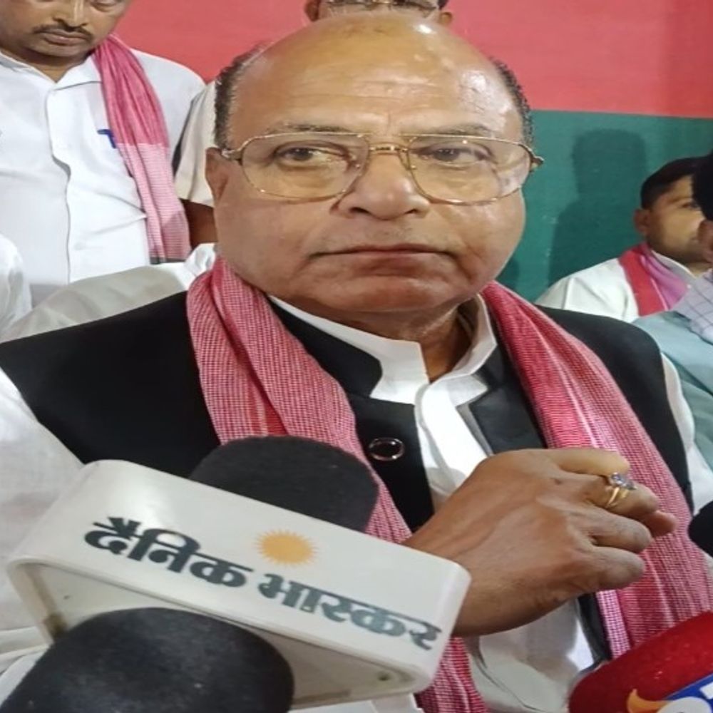 पूर्व मंत्री ने लाठीचार्ज-एनकाउंटर मामले में परिवारों से की मुलाकात:बोले-पूरी सरकार और पुलिस भांग खाकर सोई है, 'योगी की ठोको नीति चल रही'