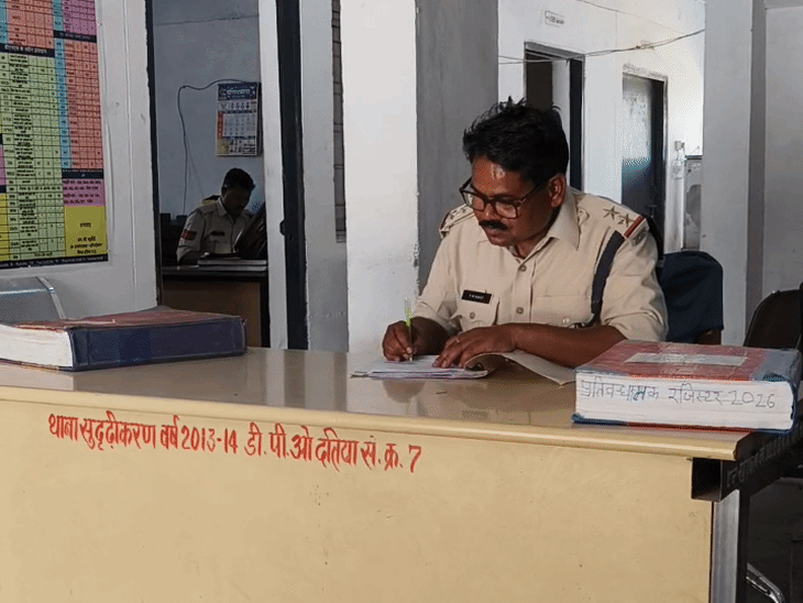 दतिया में ठेकेदार से 1.95 लाख रुपये की ऑनलाइन ठगी:  इंडिया मार्ट पर फेरिक ऐलम के 35 टन माल का सौदा, पैसे मिलते ही गायब हुआ – datia News