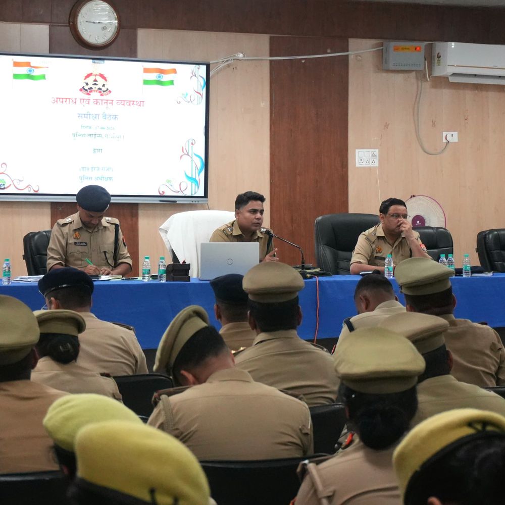 गाजीपुर SP ने महिला अपराध, माफिया पर दिए सख्त निर्देश:टॉप-10 अपराधियों और थानों की व्यवस्थाओं की भी समीक्षा की