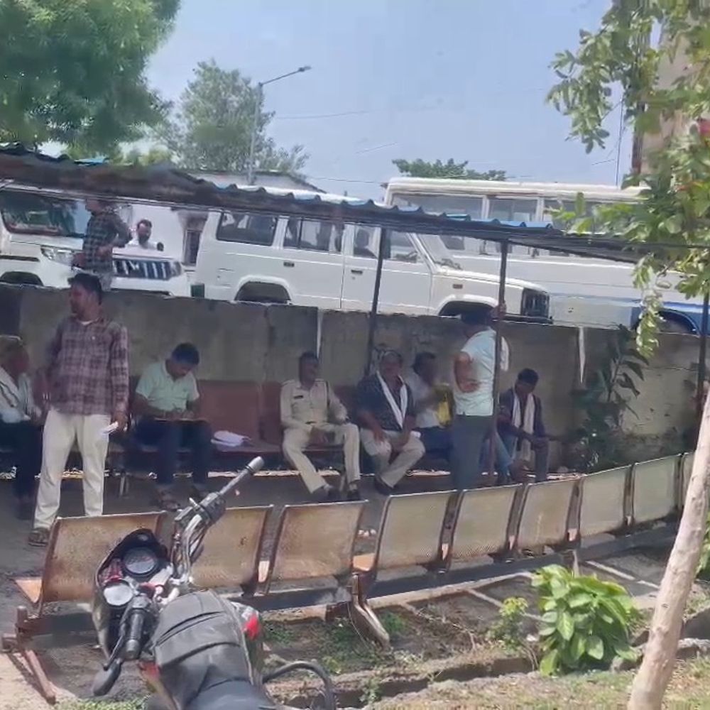 नर्मदापुरम में पंजाब से आए हार्वेस्टर ड्राइवर की मौत:रात को खाना खाकर सोया, सुबह पलंग पर मृत मिला, हार्ट अटैक की आशंका