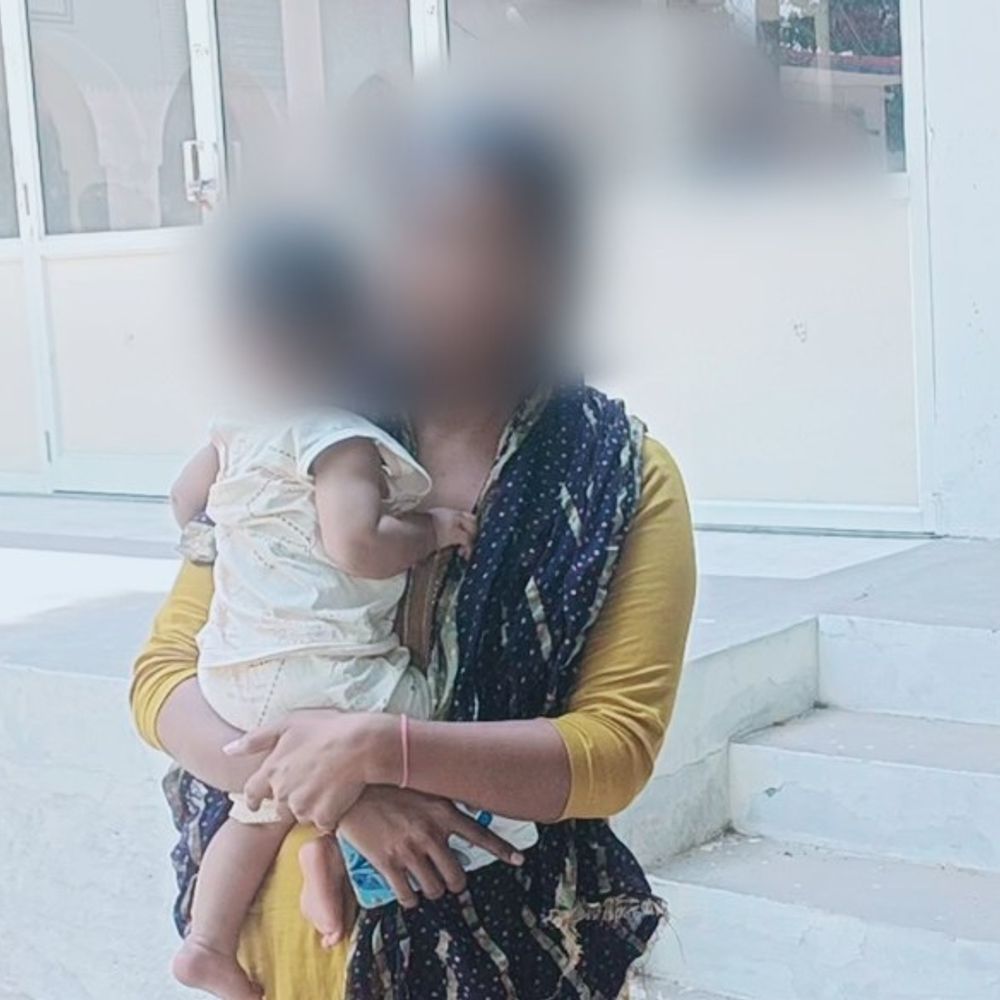 शामली में महिला ने बेटियों संग आत्महत्या की धमकी दी:ससुराल वालों पर मारपीट का आरोप, न्याय न मिलने से परेशान
