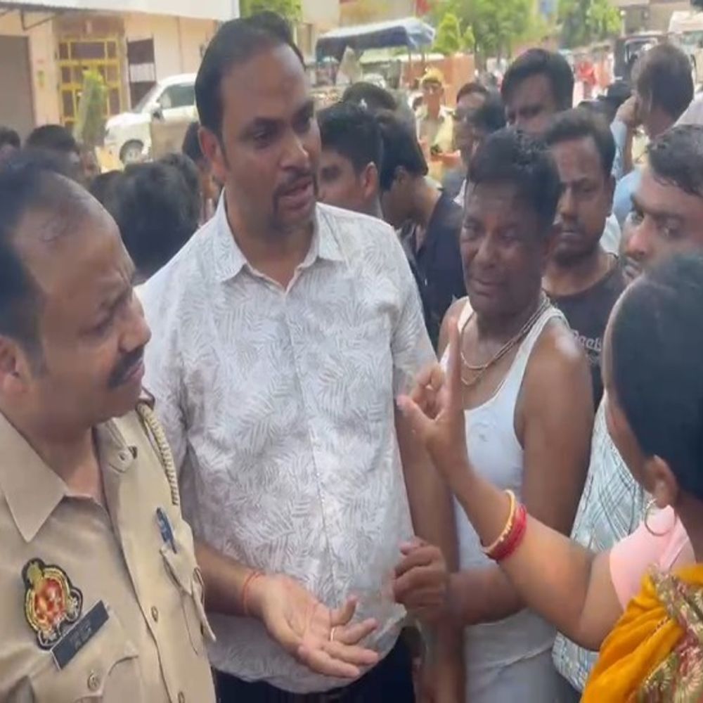मथुरा में केबल से करंट लगने से गोवंश की मौत:स्ट्रीट लाइट के लिए जमीन में डाली गई थी, गौ रक्षकों ने किया हंगामा