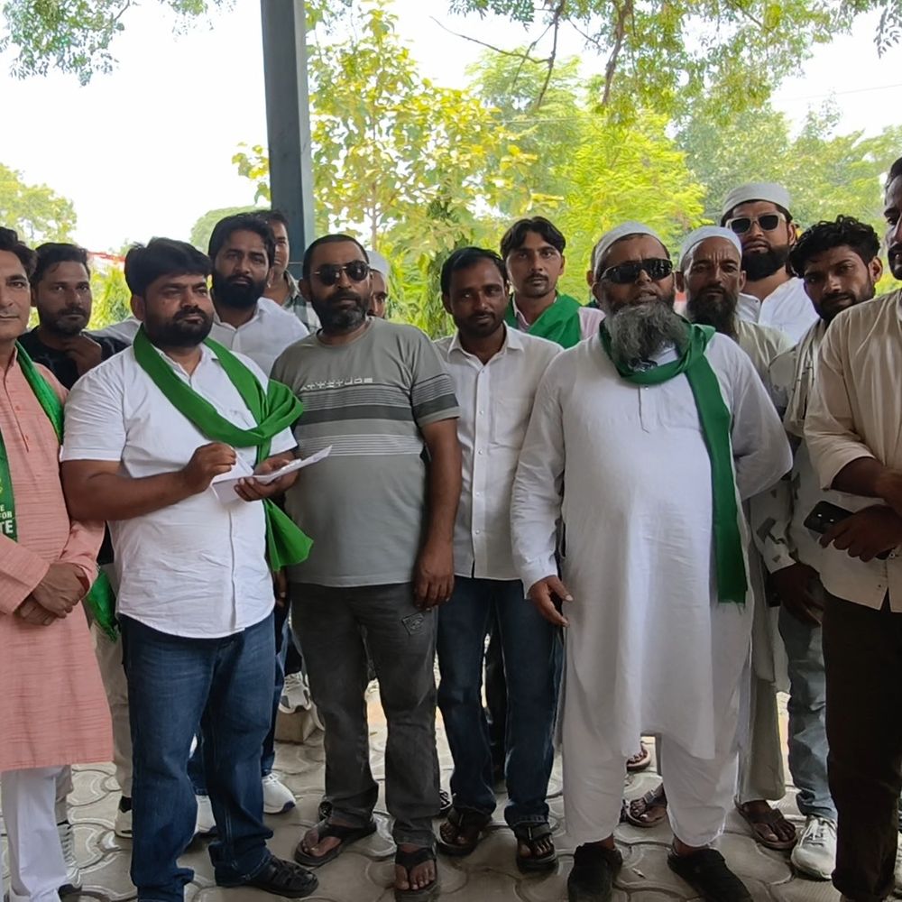 सहारनपुर में AIMIM ने SSP को सौंपा ज्ञापन:फेसबुक पर प्रदेश अध्यक्ष के खिलाफ आपत्तिजनक पोस्ट का आरोप, कार्रवाई की मांग