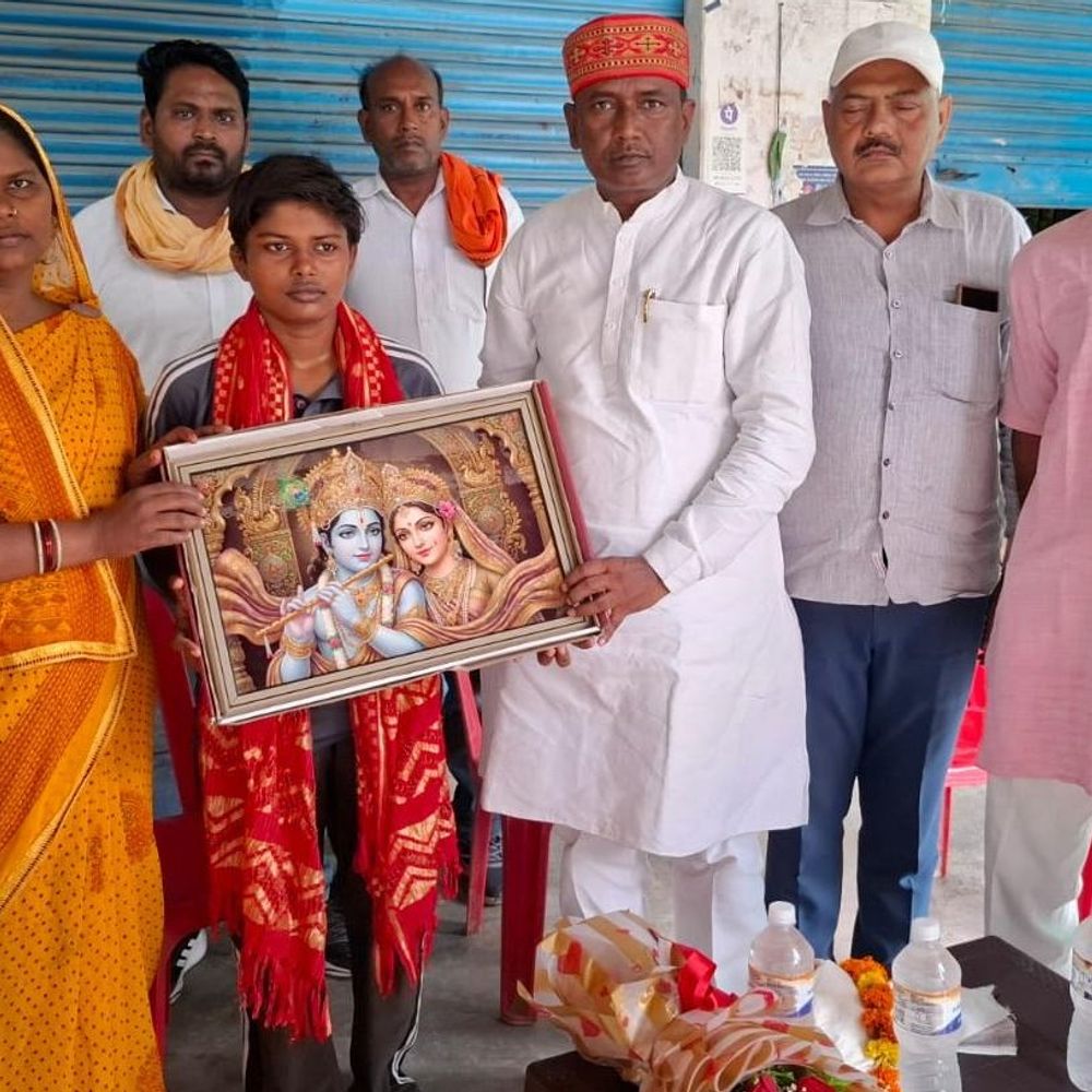 कजाकिस्तान में कांस्य-पदक विजेता प्रीति का काशी में अभिनंदन:भाजपा जिलाध्यक्ष ने अंगवस्त्र और स्मृति चिह्न दिया, भाजपा करेगी प्रोत्साहित