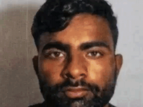 चलती ट्रेन से गिरने पर युवक की मौत:ढाई साल पहले 3 महीने के बेटे को मां छोड़ गई थी, अब पिता भी नहीं रहे