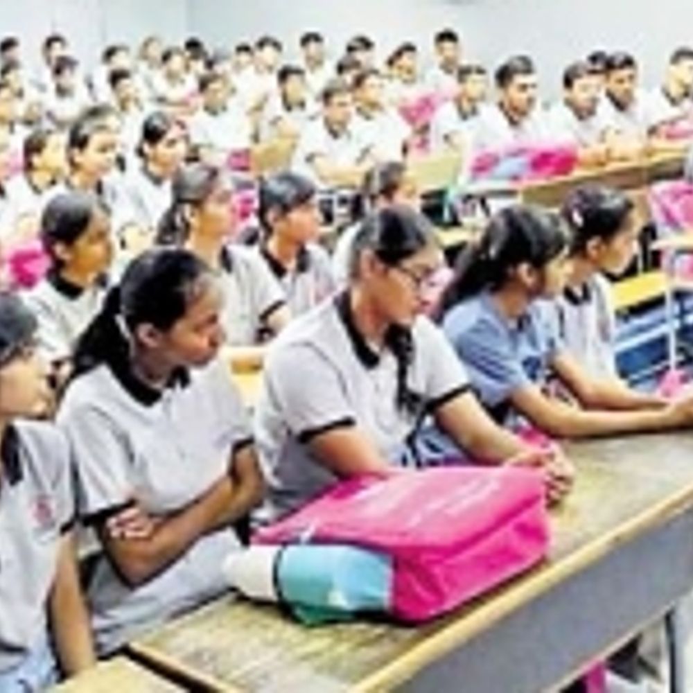 दीक्षा क्लासेस: री-नीट मार्गदर्शन सत्र आयोजित
