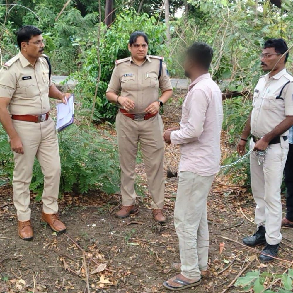 हार्डवेयर व्यापारी के घर डकैती करने वाला आरोपी गिरफ्तार:बुरहानपुर पुलिस ने रतलाम से पकड़ा, लाठी-डंडों से मारपीट कर जेवर और कैश लूटा था