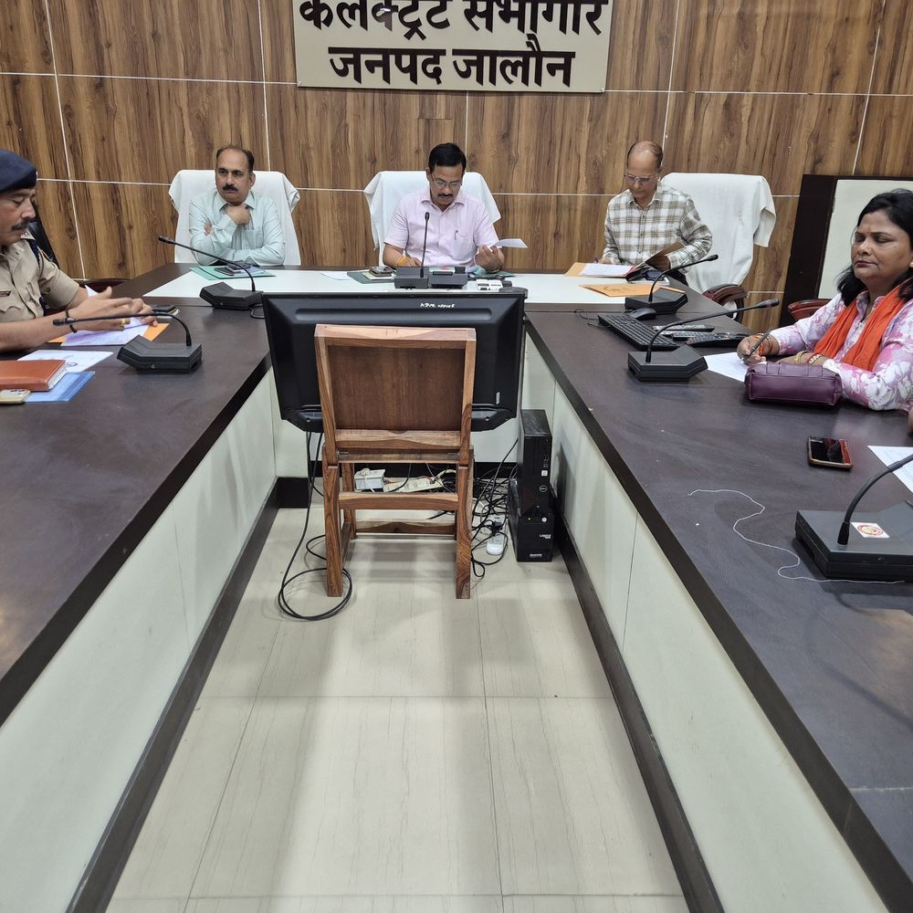 जालौन में सड़क सुरक्षा पर सख्त हुए डीएम:रॉन्ग साइड, ओवरस्पीडिंग और अवैध पार्किंग पर चलेगा विशेष अभियान