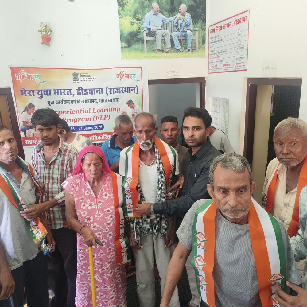 स्वयंसिद्धा आश्रम में वरिष्ठ नागरिकों का सम्मान:युवाओं ने बुजुर्गों से जीवन के अनुभव और दैनिक दिनचर्या के बारे में जानकारी ली