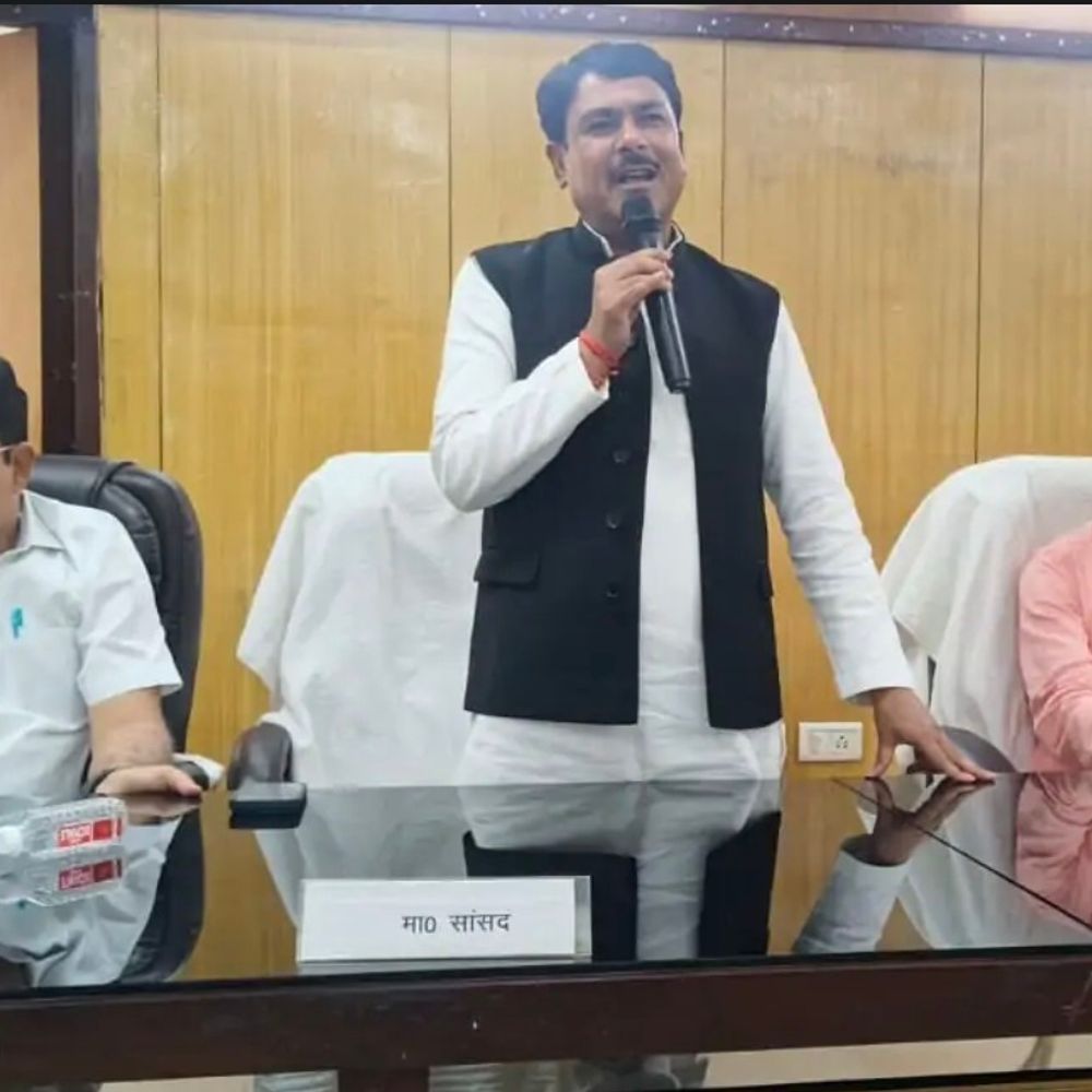 जिला पंचायत बैठक में जनसमस्याओं पर मंथन:जल जीवन मिशन और सड़कों की खराब स्थिति पर उठे सवाल