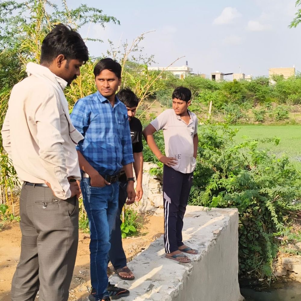 निकासी मार्ग बंद होने से बढ़ी जलभराव की समस्या, निरीक्षण करने पहुंची परिषद टीम का विरोध किया