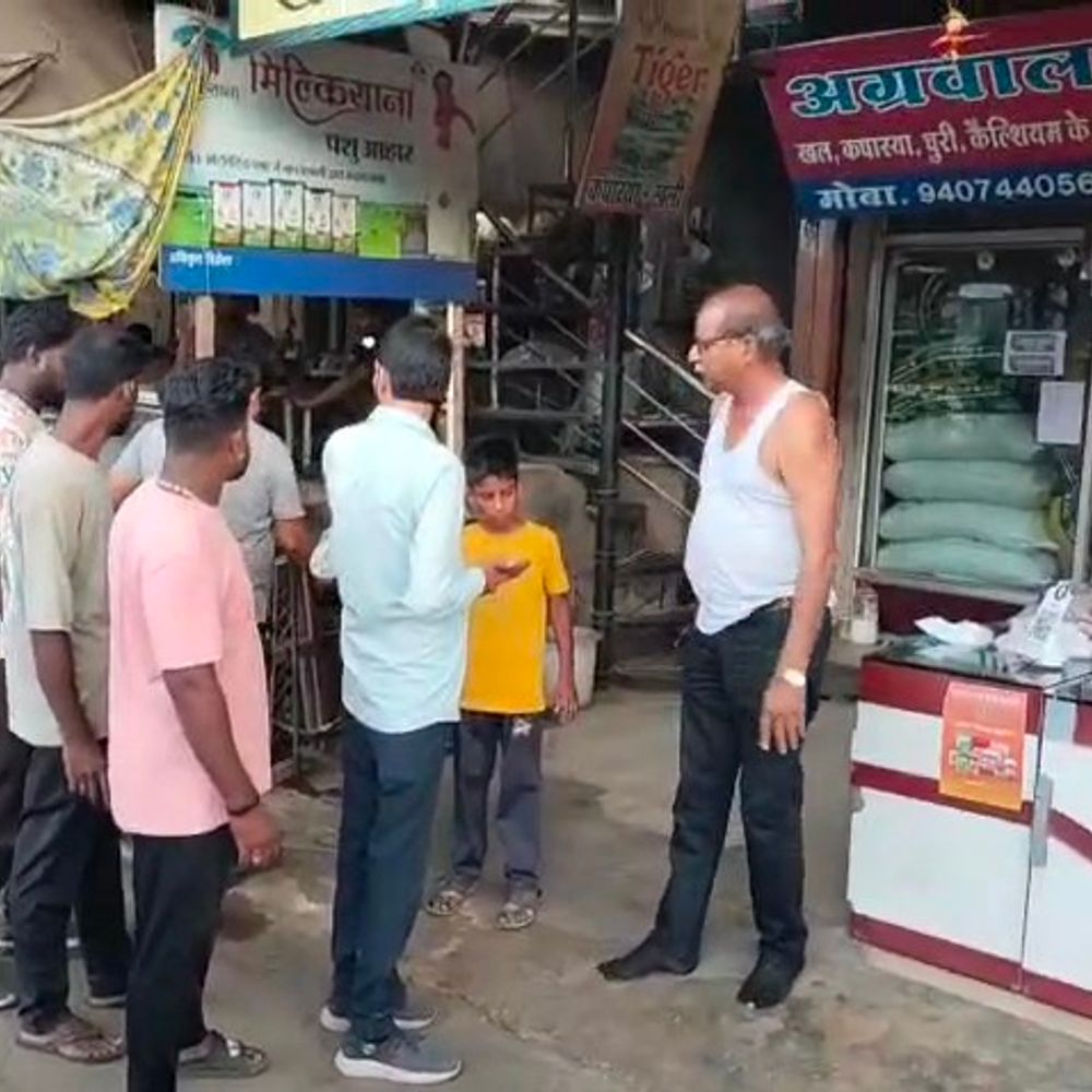 नीमच में डाक बंगले से भगवानपुरा तक हटा अतिक्रमण:नाले पर कब्जा करने वालों पर नपा की कार्रवाई; दो हादसों के बाद एक्शन
