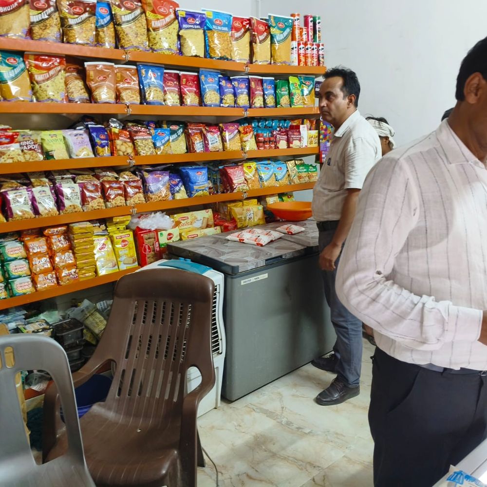 सिद्धार्थनगर में दूध-दही मिलावट पर अभियान:खाद्य विभाग ने छह नमूने जांच के लिए प्रयोगशाला भेजे