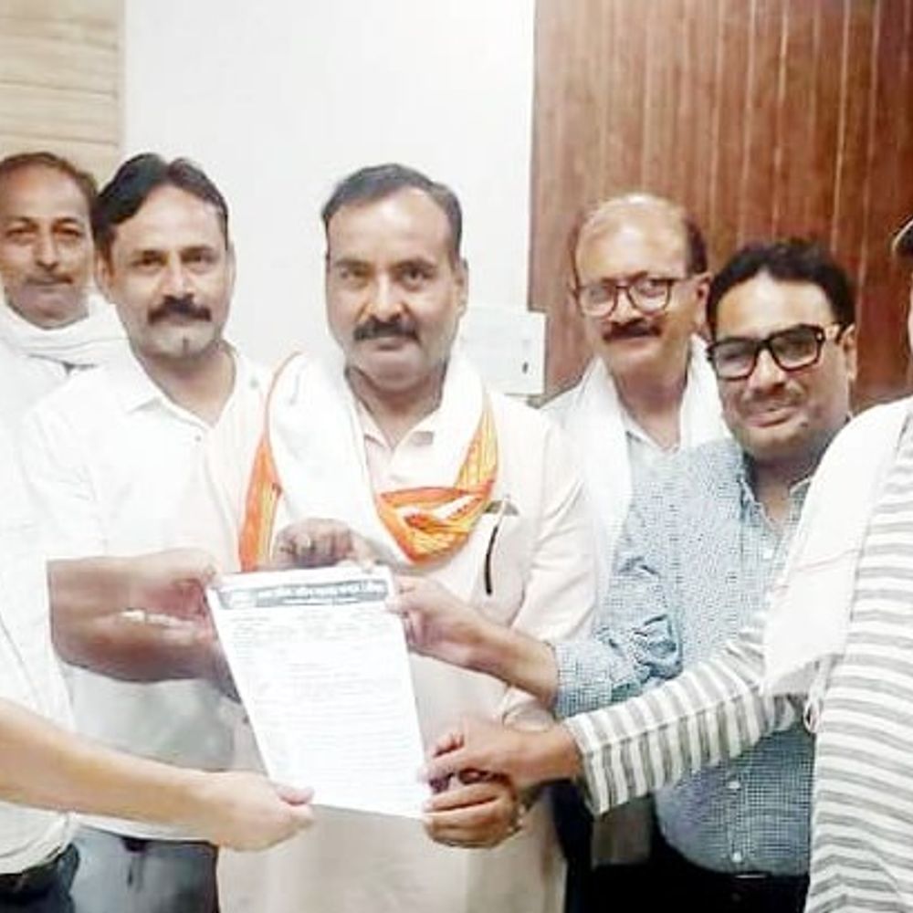 मंडी लाइसेंस की नई शर्तों पर व्यापारियों का प्रदर्शन:एडीएम को ज्ञापन दिया, गारंटर व्यवस्था समाप्त करने की मांग