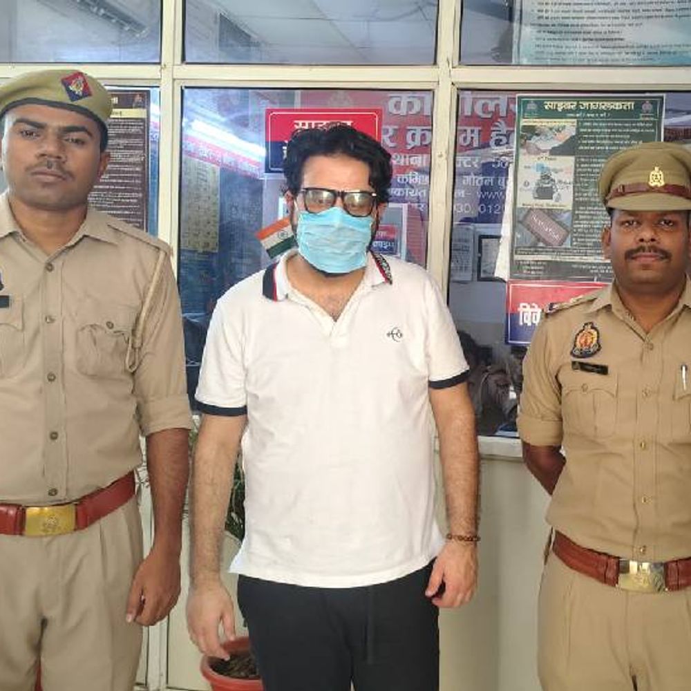 सऊदी से लौटते ही दबोचा 5 साल से फरार आरोपी:मुंबई एयरपोर्ट पर इमिग्रेशन ने रोका, नोएडा पुलिस ने किया गिरफ्तार