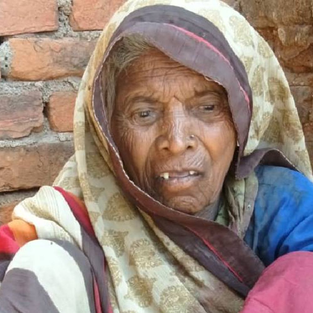 झांसी में दादी की मौत, पोते ने रुकवाया अंतिम संस्कार:बोला- मेरी बहन और पापा ने मार डाला, चेहरे को कीड़े खा गए
