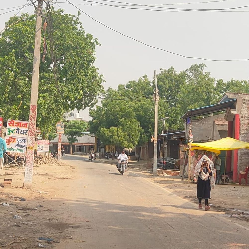 आजमगढ़ में टेम्प्रेचर 40°C:तेज धूप निकली, आंधी-तूफान का अलर्ट, लोगों से सावधानी बरतने की अपील