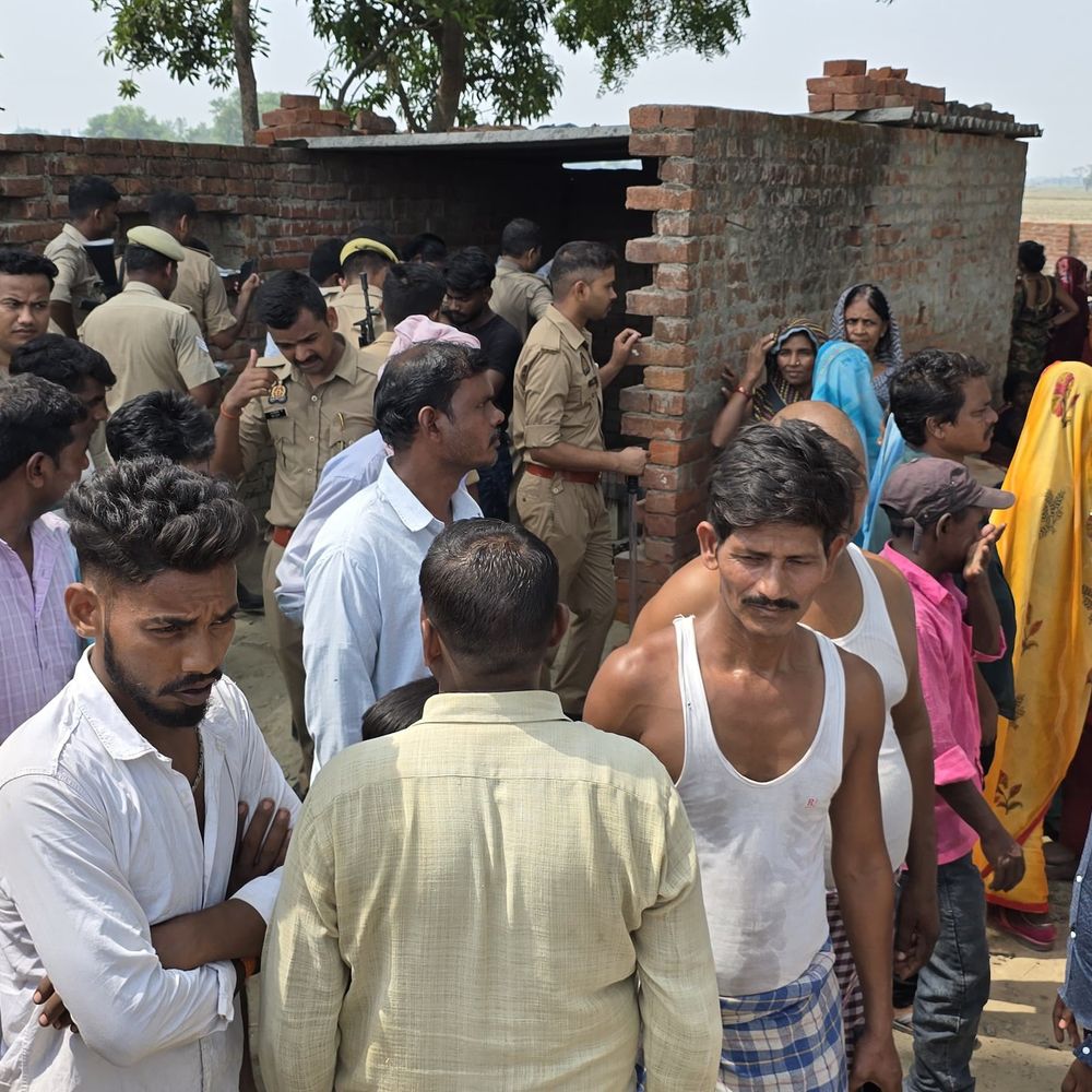 आजमगढ़ में पति ने पत्नी पर चाकू से किया हमला:दरवाजा तोड़कर कमरे में घूसकर वारदात, घायल अवस्था में दूसरे के घर छोड़कर भागा