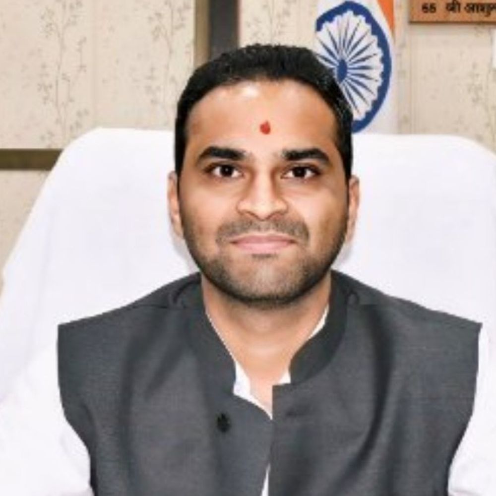 IGRS निस्तारण में लापरवाही पर देवरिया डीएम सख्त:97 अधिकारियों को कार्यप्रणाली सुधारने की चेतावनी दी