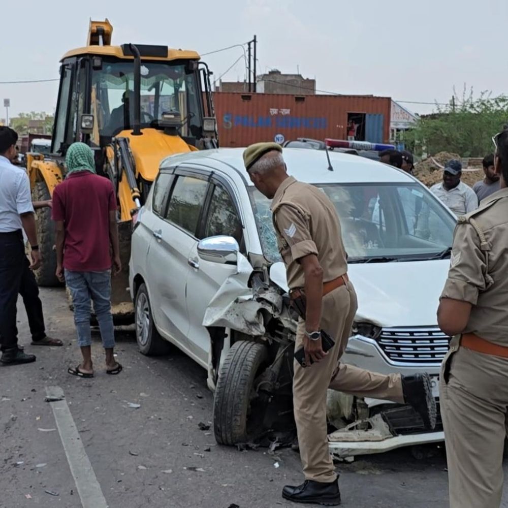 हमीरपुर में कार की टक्कर से बाइक सवार की मौत:एक घायल, NH-34 पर लगा लंबा जाम
