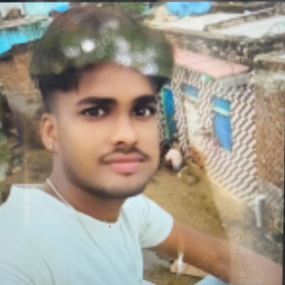 हाईटेंशन लाइन की चपेट में आने से मजदूर की मौत:आगरा में ट्रैक्टर-ट्रॉली से उतरते समय हादसे का शिकार हुआ युवक