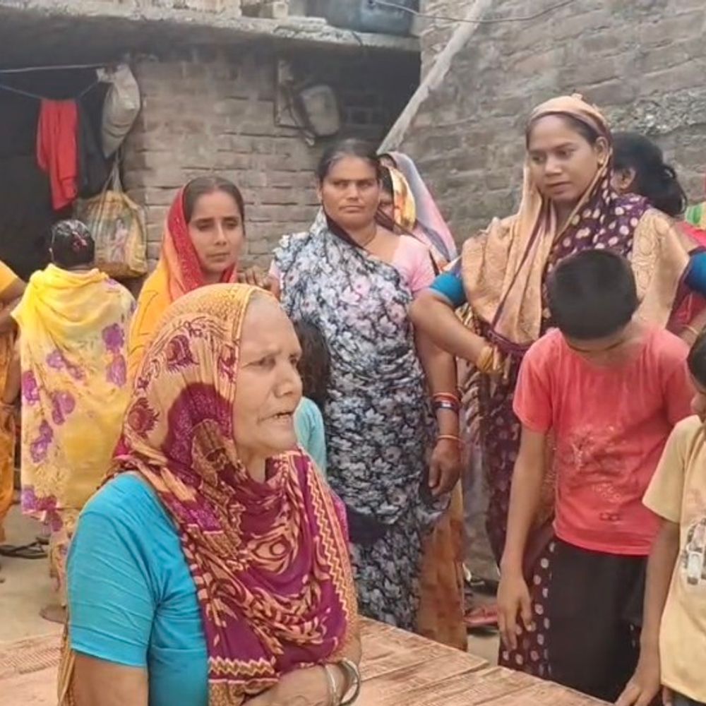 महराजगंज में पोखरी सुंदरीकरण गेट ढहा, मासूम की मौत:निर्माण गुणवत्ता पर उठे गंभीर सवाल, जांच की मांग