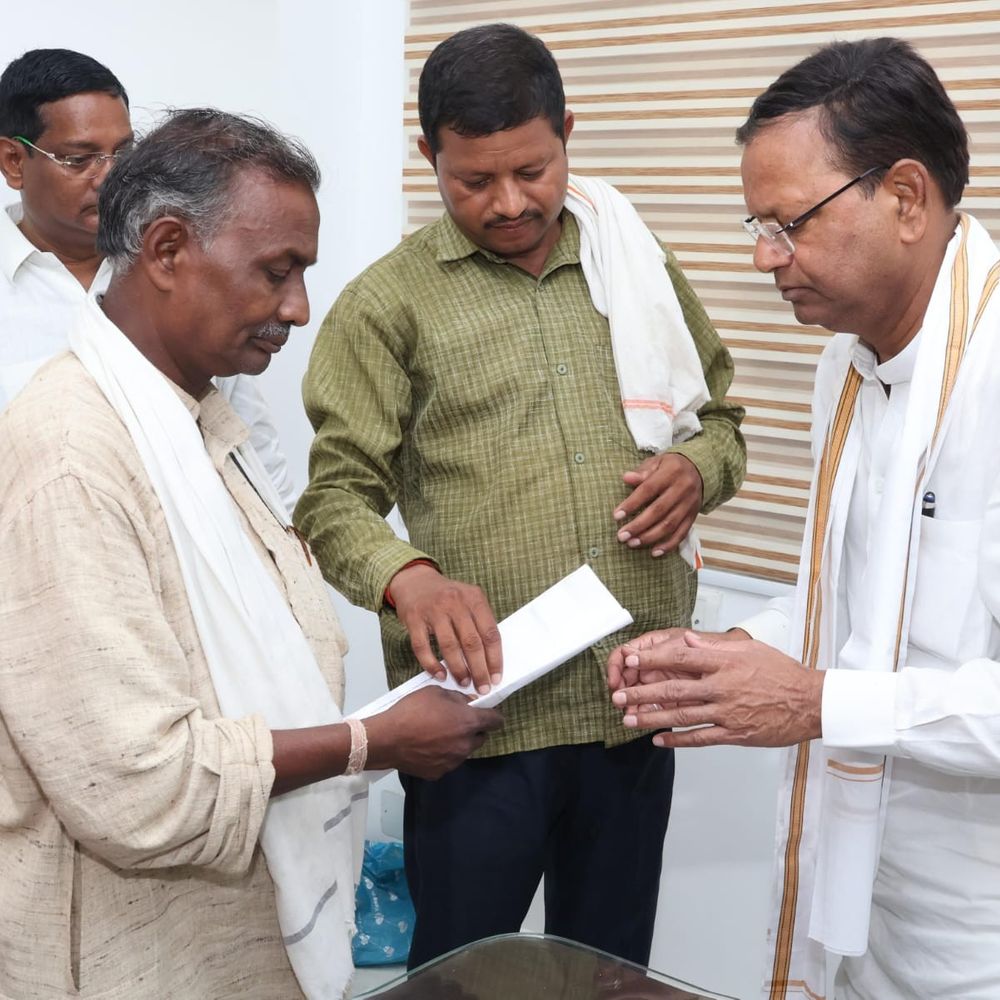 पंकज चौधरी ने सुनीं जन समस्याएं:महराजगंज में बोले- त्वरित समाधान सरकार की प्राथमिकता
