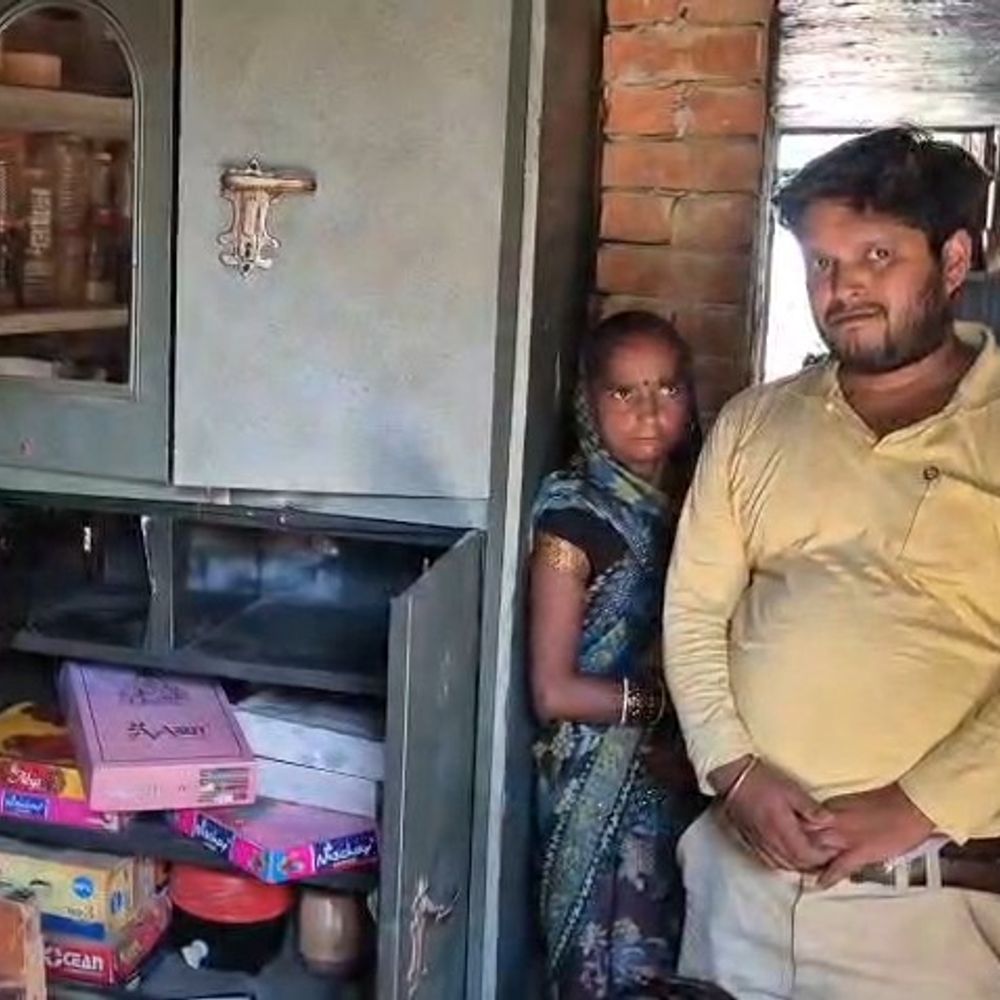 सीतापुर में घर से लाखों की नकदी-जेवरात चोरी:घटना के दौरान परिवार सो रहा था, चोरों ने अलमारी-कमरे तोड़े, पुलिस जांच में जुटी