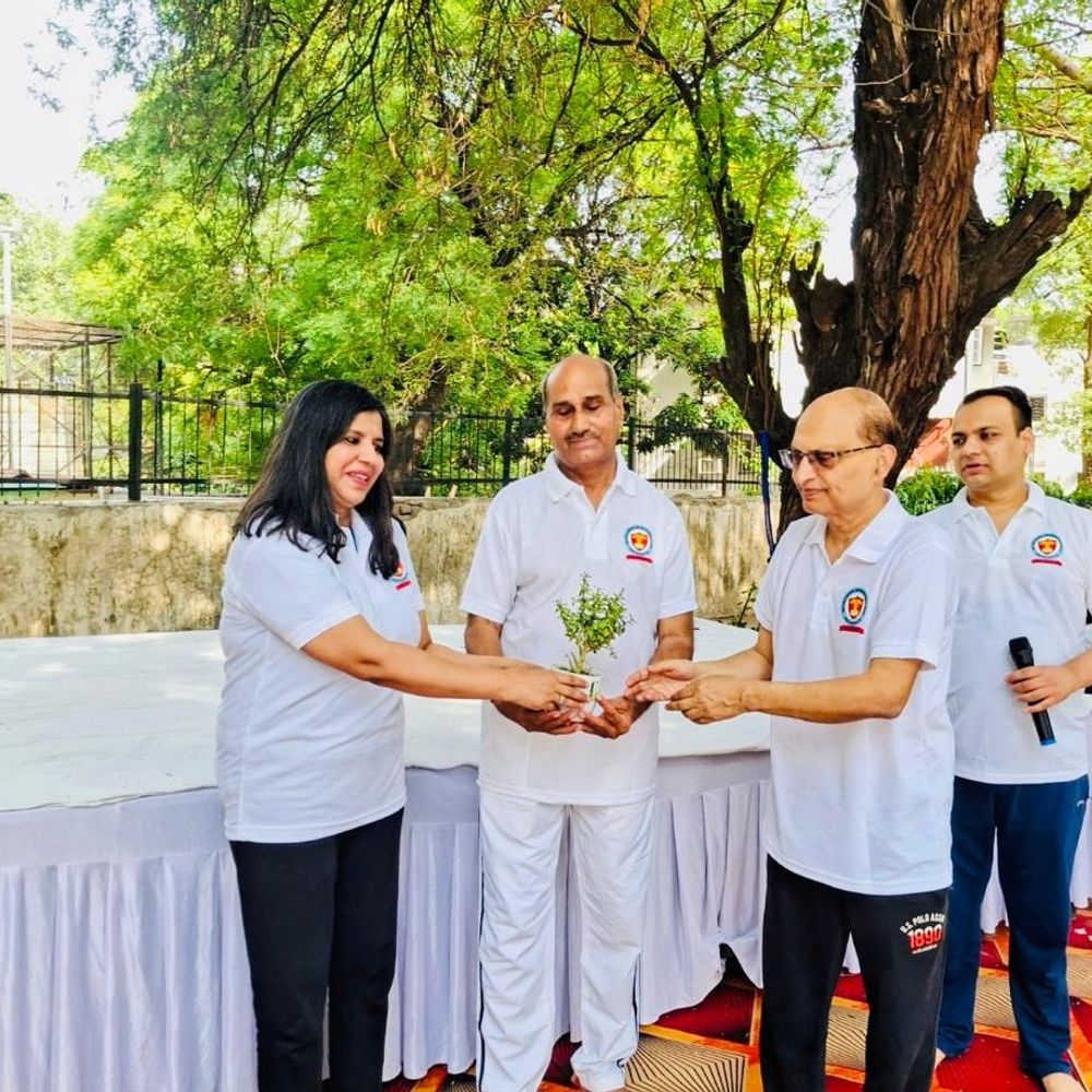 दिल्ली के हिंदू राव अस्पताल में गूंजा योग का मंत्र:योग दिवस पर डॉक्टरों और छात्रों ने सीखे फिटनेस के गुर, तनावमुक्त- स्वस्थ जीवन के उपाय बताए