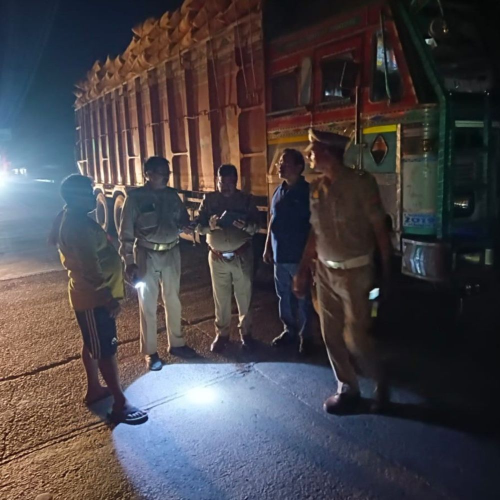 अमेठी में नशे में वाहन चलाने वालों पर कार्रवाई:पुलिस ने गौरीगंज टोल प्लाजा पर ब्रेथ एनालाइजर से जांच की, सड़क हादसों पर लगाम