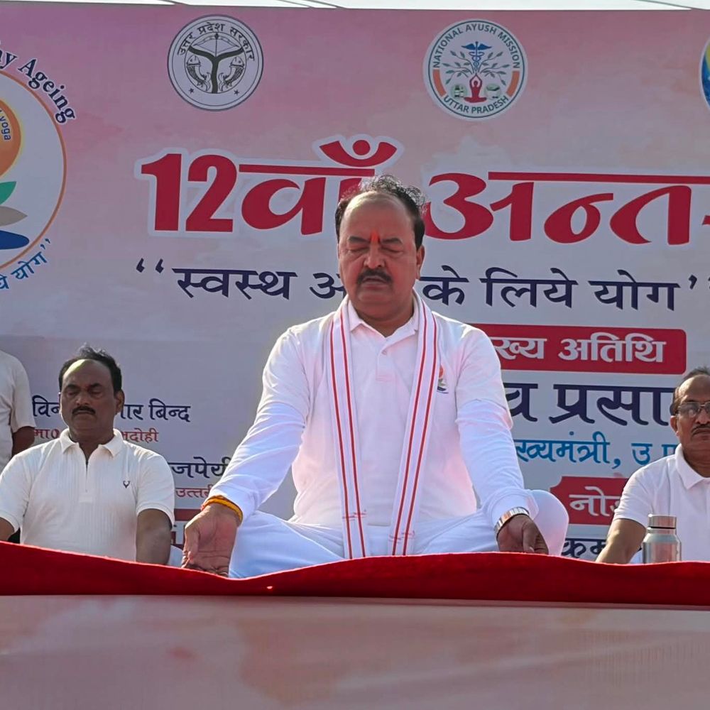 प्रयागराज में 8 हजार लोगों ने संगम पर किया योग:डिप्टी सीएम केशव मौर्य बोले- दुनिया ने अपनाया भारत का योग