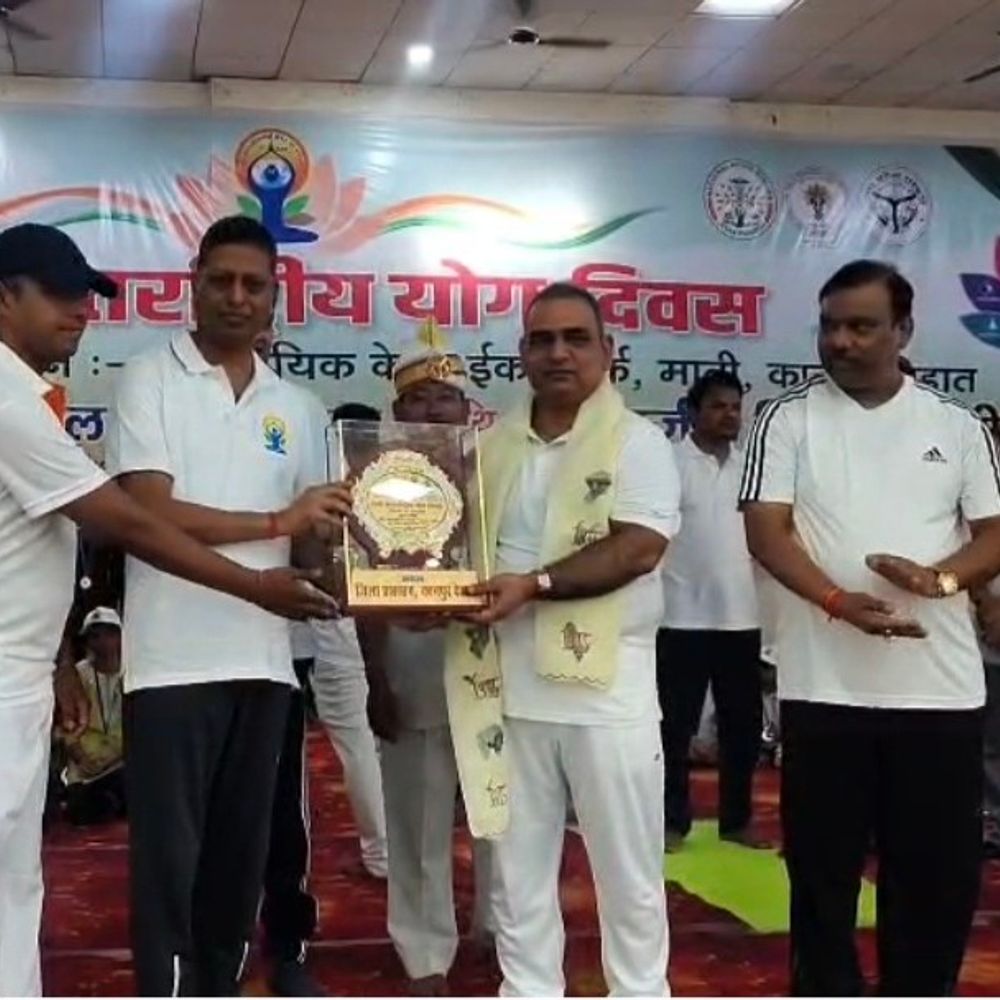 माती इको पार्क में अंतर्राष्ट्रीय योग दिवस पर योगाभ्यास:कानपुर देहात में राज्यमंत्री अजीत सिंह पाल ने स्वस्थ जीवन का संदेश दिया