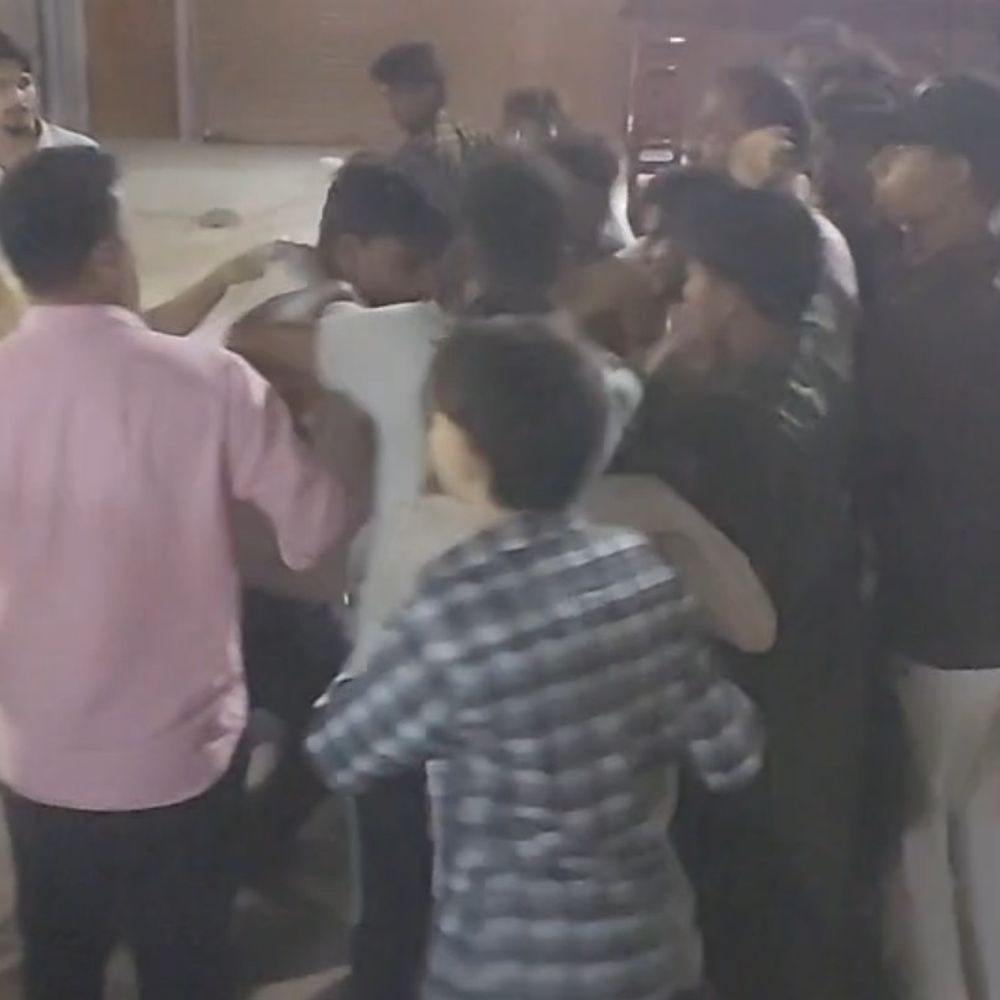 युवक की पिटाई मामले में 9 गिरफ्तार:मिर्जापुर में कंतित मजार के पास बाइक टक्कर के बाद हुई थी मारपीट