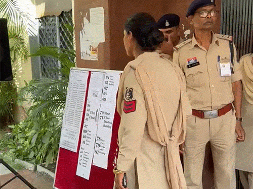 छत्तीसगढ़ में आज 45 हजार कैंडिडेट्स देंगे री-NEET परीक्षा:2 बजे से एग्जाम, 1:30 बजे तक मिलेगी एंट्री; स्मार्ट वॉच, बेल्ट-ज्वेलरी बैन, सिंपल कपड़े पहने