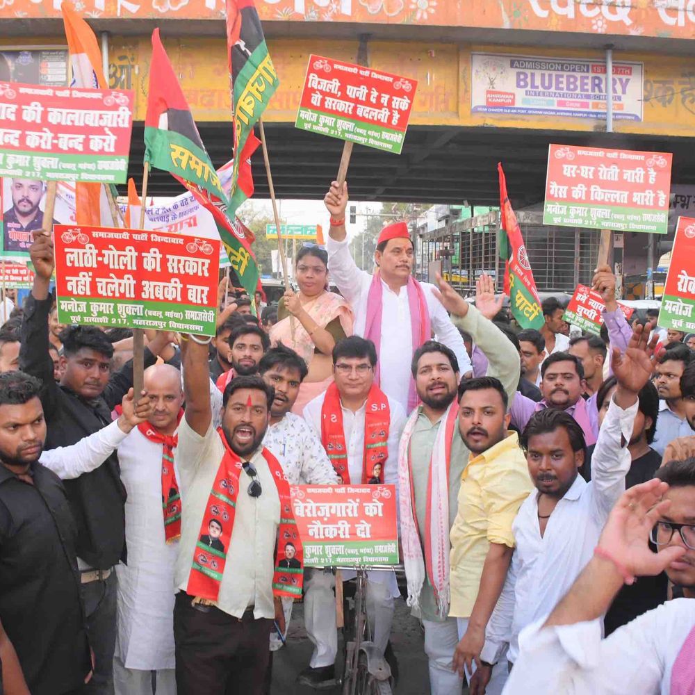 सपा ने कानपुर में रिक्शा जनजागरण यात्रा निकाली:महंगाई, बेरोजगारी और महिला सुरक्षा पर सरकार को घेरा