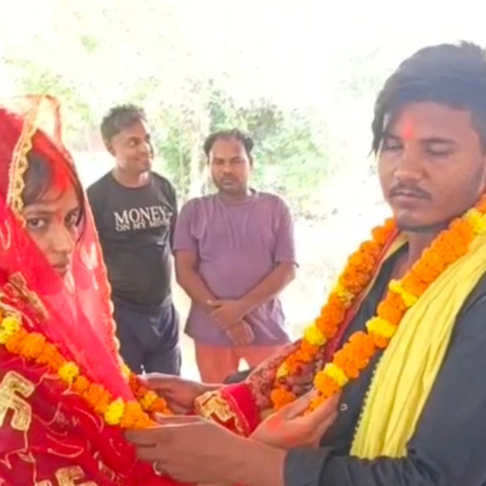 प्रतापगढ़ में प्रेम की हुई जीत:6 घंटे पुलिस पंचायत के बाद सानिया-अमन ने मंदिर में पिता की सहमति से किया विवाह