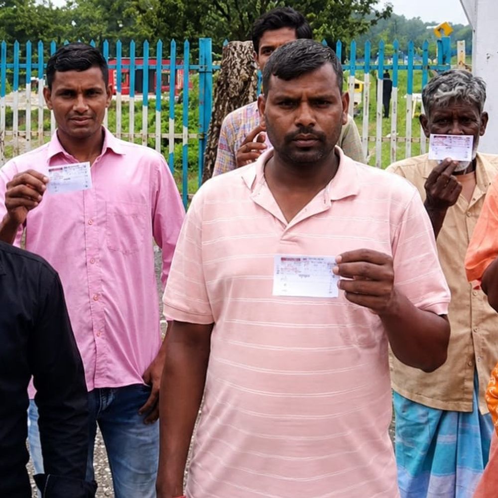 इंटरसिटी एक्सप्रेस 4 स्टेशनों पर नहीं रुकी:किशनगंज में यात्रियों को टिकट के पैसे लौटाने पड़े, रेलवे प्रशासन बोला-जांच होगी