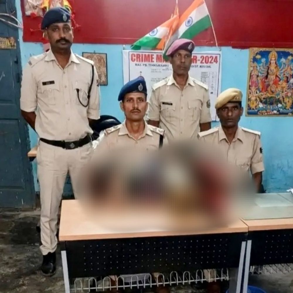 ठाकुरगंज स्टेशन पर लावारिस बोरे से विदेशी शराब बरामद:किशनगंज में रेल मार्ग से हो रही तस्करी, पश्चिम बंगाल से लाई जाती है खेप