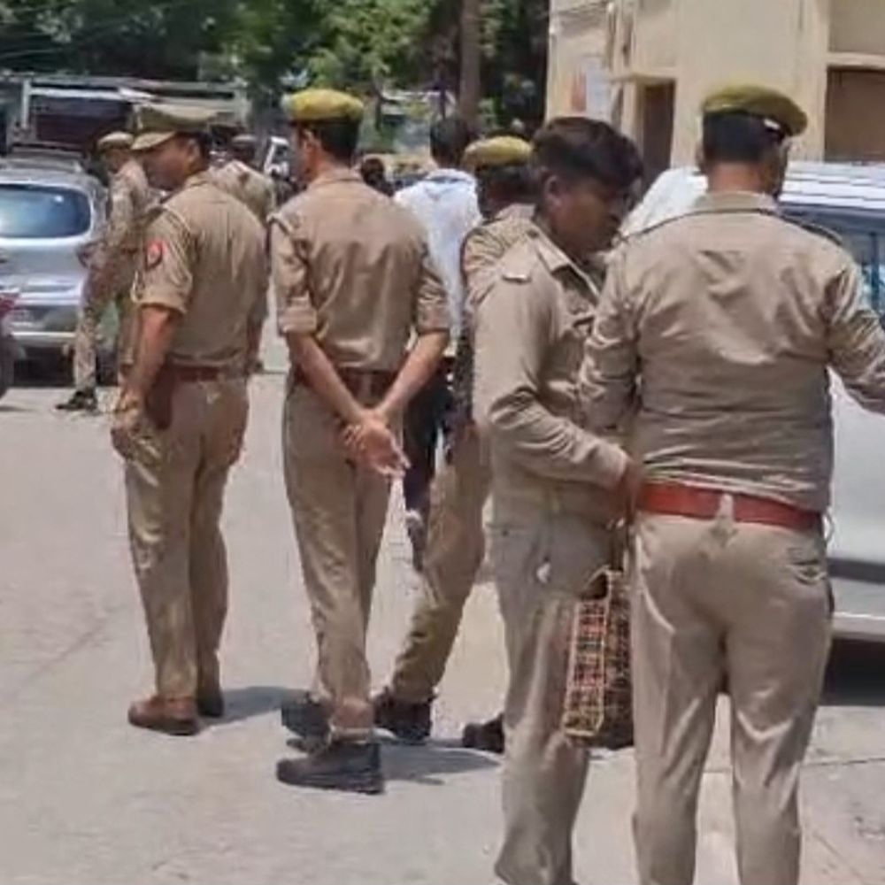 बदायूं में नीट-यूजी परीक्षा शुरू:छह केंद्रों पर 3027 परीक्षार्थी दे रहे एग्जाम, सुरक्षा के पुख्ता इंतजाम