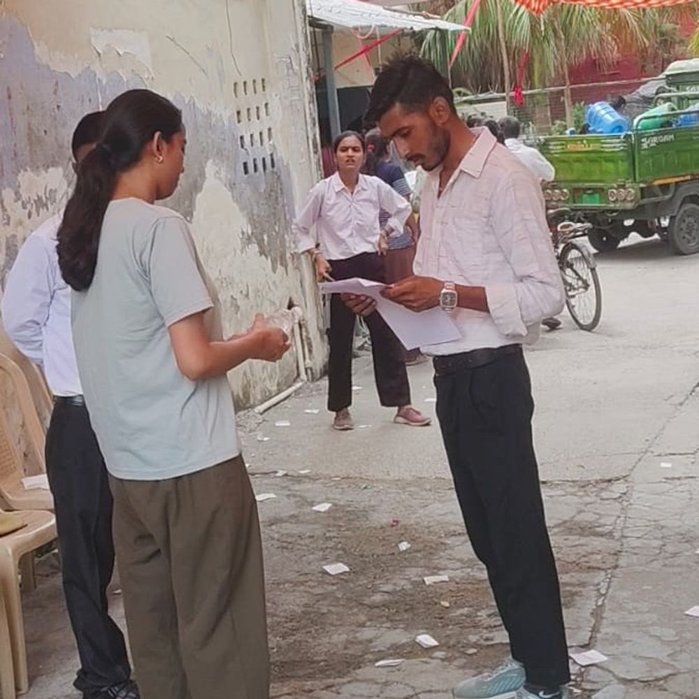 मुरादाबाद में 2 छात्रों की नीट परीक्षा छूटी:5 मिनट की देरी से पहुंचे थे, बोले- गुगल मैप ने गलत पता बताया; 22 केंद्रों पर एग्जाम हुआ