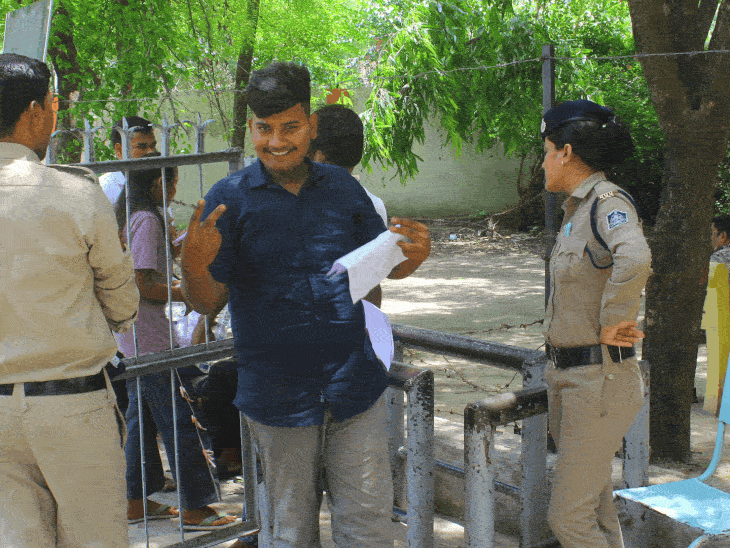 नीट एग्जाम में पहली बार थ्री-लेवल सुरक्षा:बायोमैट्रिक सत्यापन और मेटल डिटेक्टर से हुई जांच; दो केंद्रों पर 924 अभ्यर्थी पहुंचे