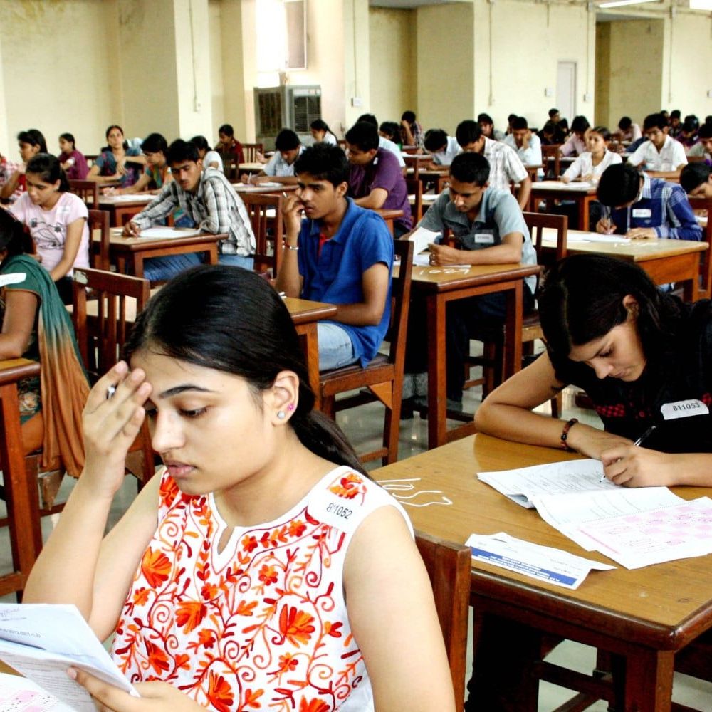 आज होगा री-नीट एग्जाम:मेरठ के 15 केंद्रों पर 8,665 अभ्यर्थी देंगे परीक्षा ,दोपहर 2 बजे से शुरू होगी परीक्षा