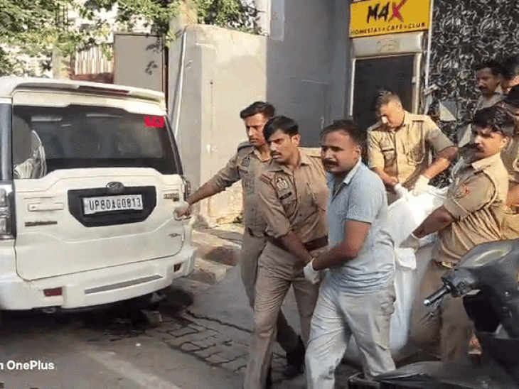 आगरा में दिल्ली के युवक ने गोली मारकर किया सुसाइड:होटल के कमरे में खून से लथपथ मिला शव, एक महीने से भाई के साथ होटल में ठहरा था युवक